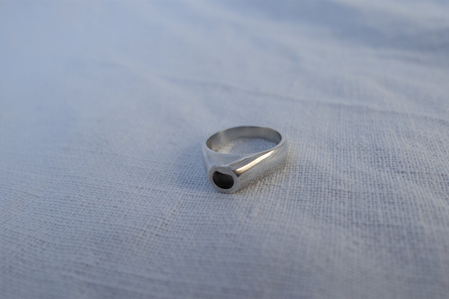 Signet Ring Vacant Small